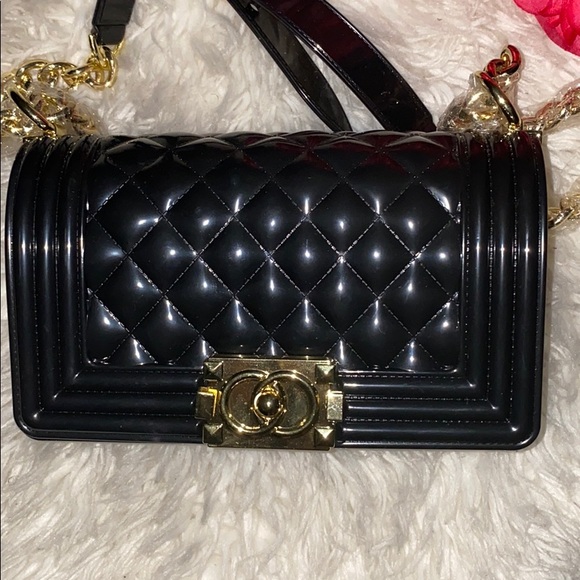 Black shiny gold chain multi use purse - Picture 2 of 4